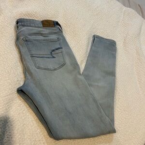 Women’s American Eagle skinny jeans. Size 4 regular.